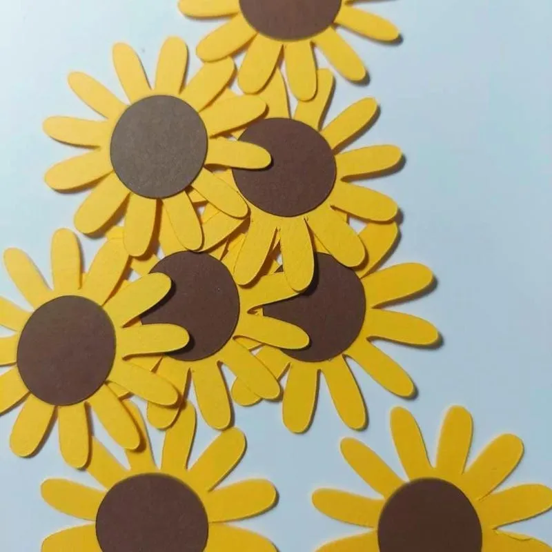 Daisy Flowers for Scrapbooking (20) - Confetti for Party Decoration - Ephemera - Embellishment - Die Cuts - Paper Crafting - Junk Journal
