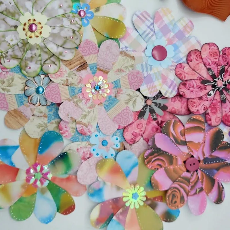 Paper Flowers, Embellishment for Scrapbook, Junk Journal Supplies, Card Making Ephemera, Table Decoration (5  flowers)